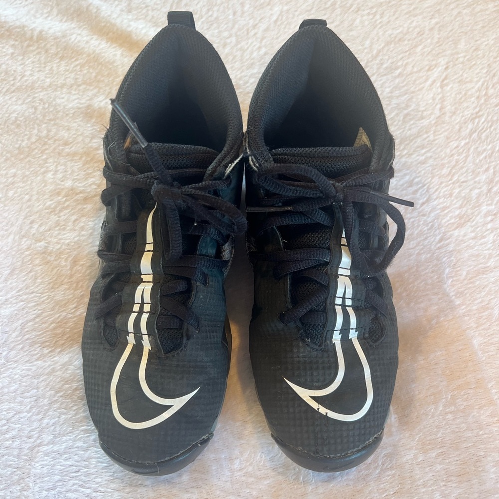 Nike Kids' Alpha Menace 3 Shark Mid
Football Cleats- Size 3